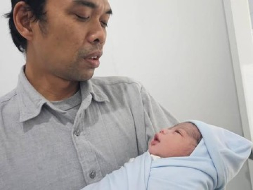 Kabar Bahagia dari UAS: Istri Melahirkan Anak Kedua, Netizen Ramai Kirim Doa