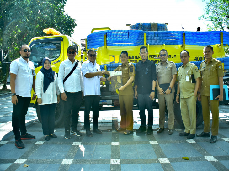 Kolaborasi Pusat dan Daerah: Kabupaten Kampar Terima Bantuan Mobil Tinja dari Kementerian PUPR